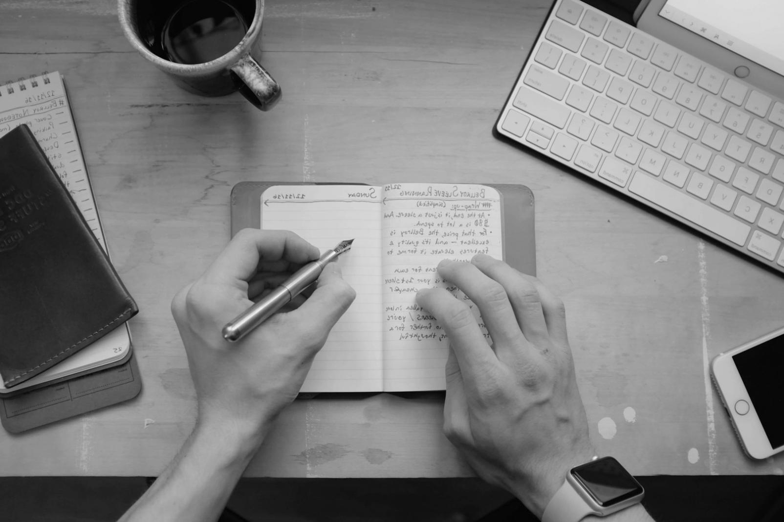 Estudiantes aprendiendo SEO local